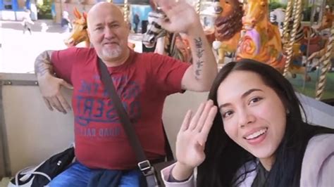 Julia Montes reunites with her dad .